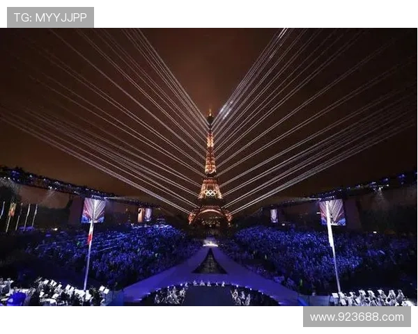 雪夜伯明翰城足球场灯光映空粉霞见证绿茵激情赛场荣耀与梦想交织